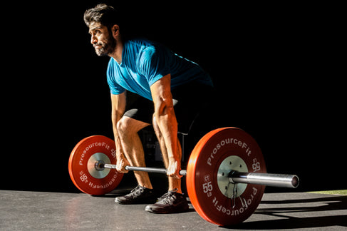 man using prosourcefit barbell and prosourcefit color training bumper plates